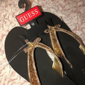 GUESS FLIP FLOPS